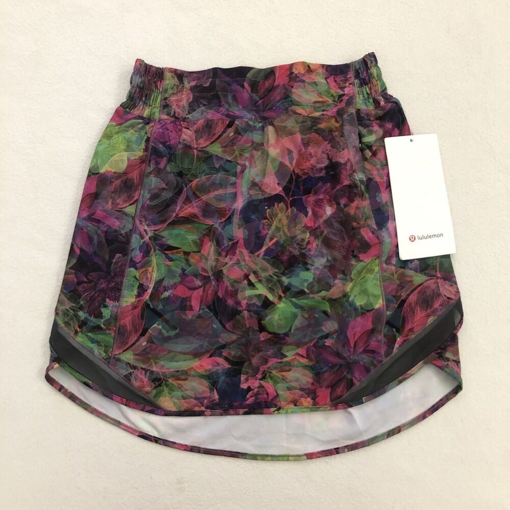 NWT Lululemon Vivid Floral Tone Multi Graphite Grey Hotty Hot HR Skirt 2 Long
